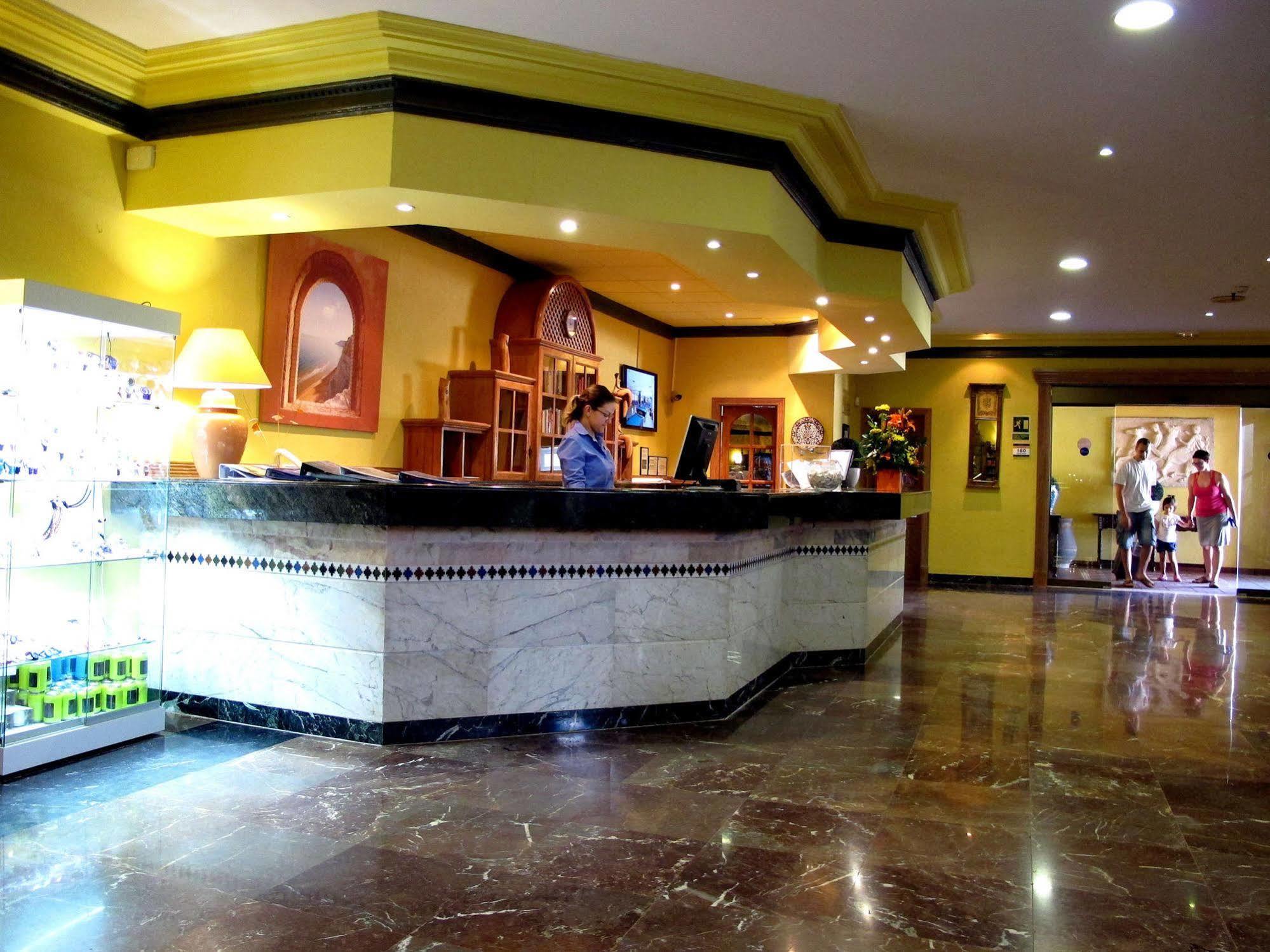 4R Gran Europe Hotel โกมาร์รูกา ภายนอก รูปภาพ